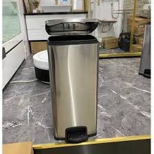 Thùng rác inox vuông đạp chân 30 lít 6 307