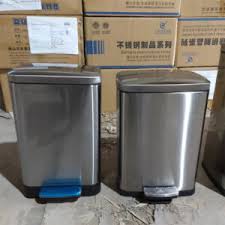 Thùng rác inox vuông đạp chân 50 lít  2 501